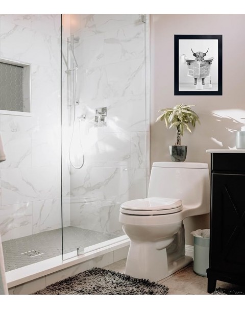 Decoración de baño con marco negro, 12.0 x 16.0 in, divertido arte de pared de vaca de las tierras altas, imagen de vaca en el baño, arte de baño de animales humorísticos